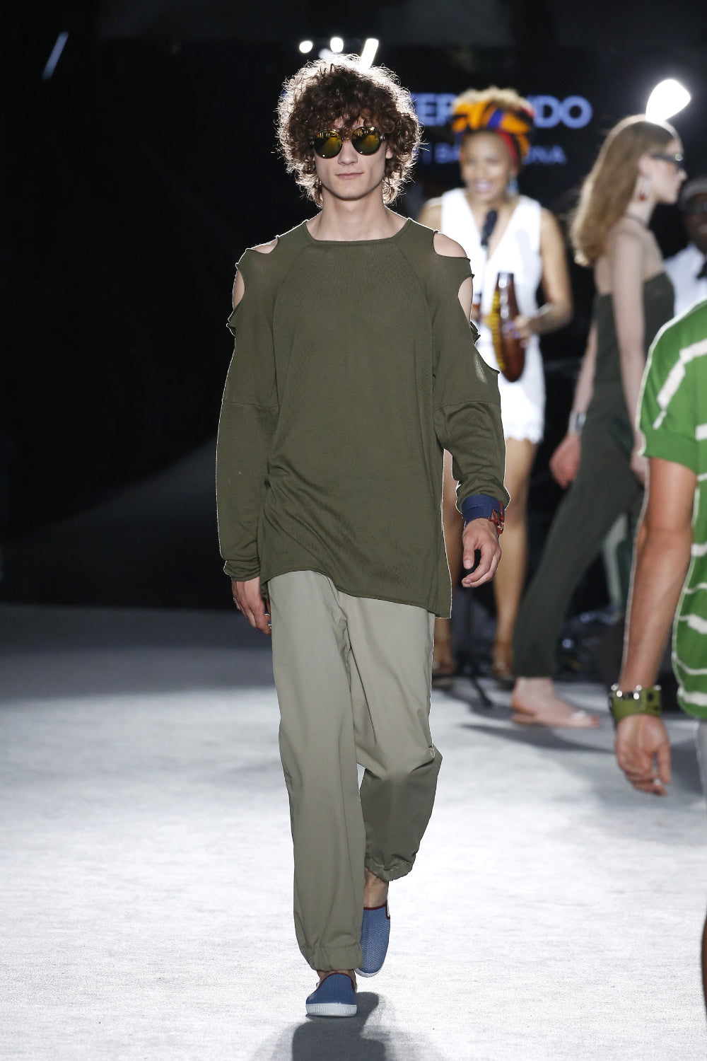 Shoulder Cuts Tea-Shirt Men