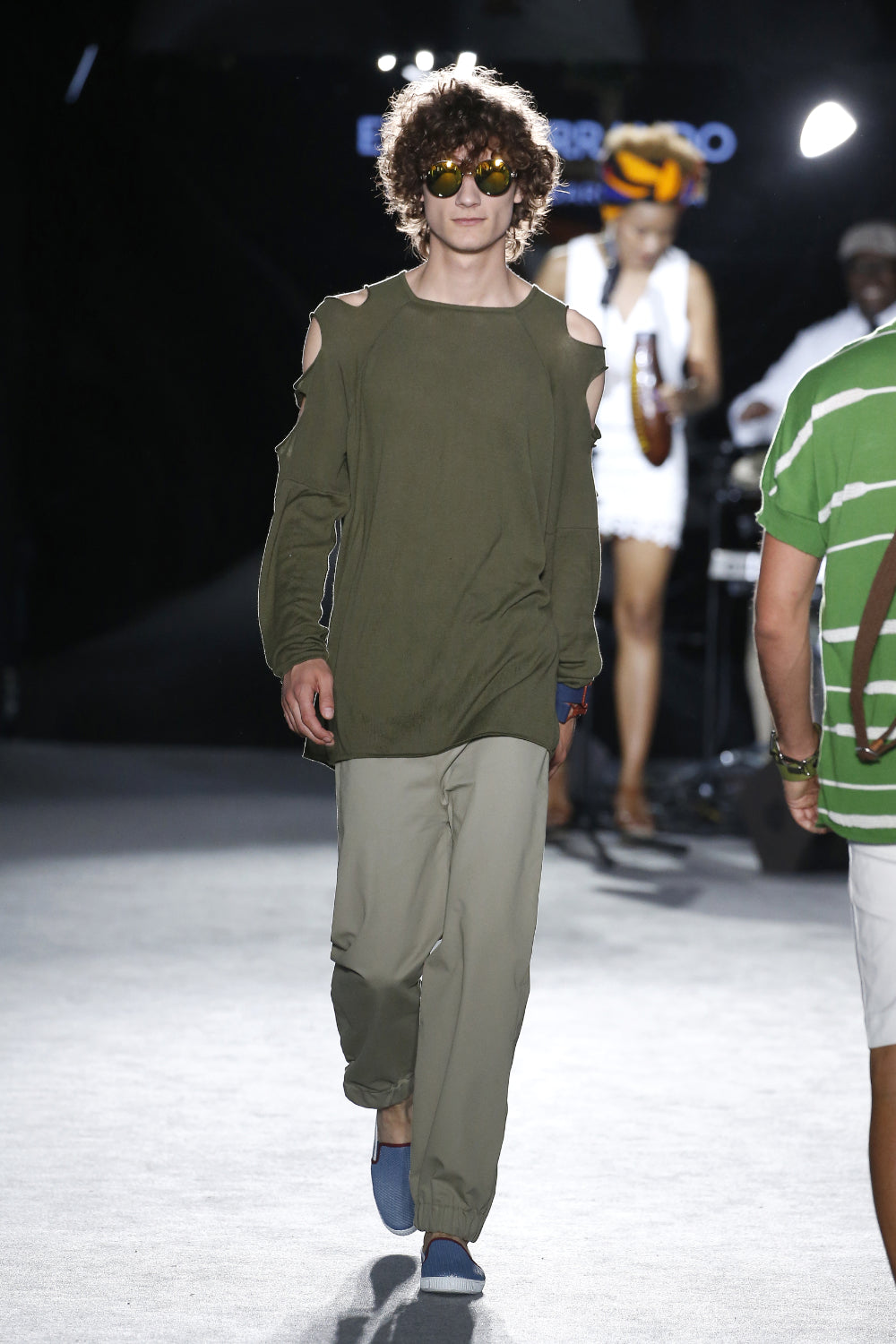 Shoulder Cuts Tea-Shirt Men