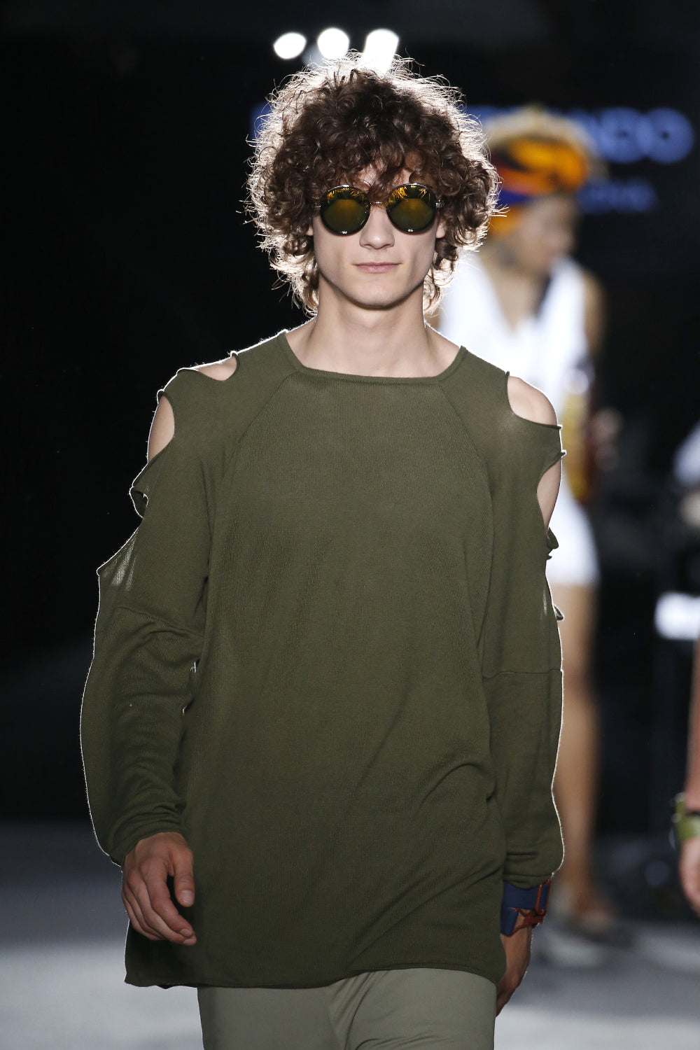 Shoulder Cuts Tea-Shirt Men