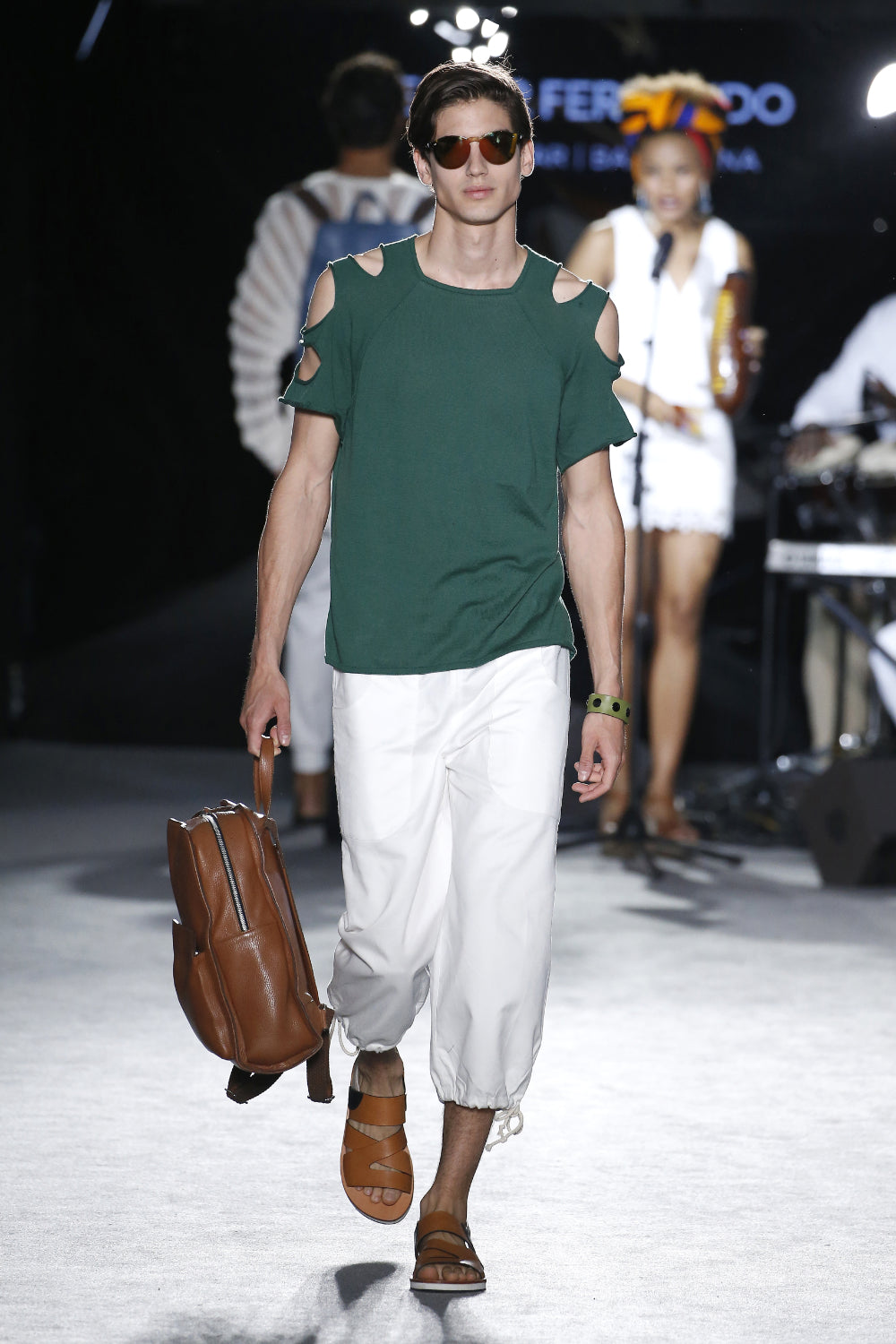 Shoulder Cuts Tea-Shirt Men