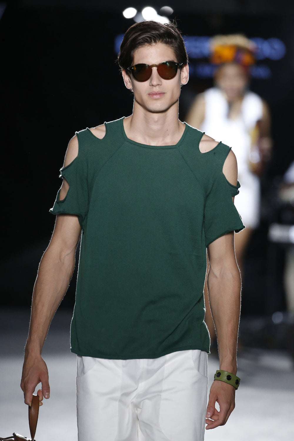 Shoulder Cuts Tea-Shirt Men